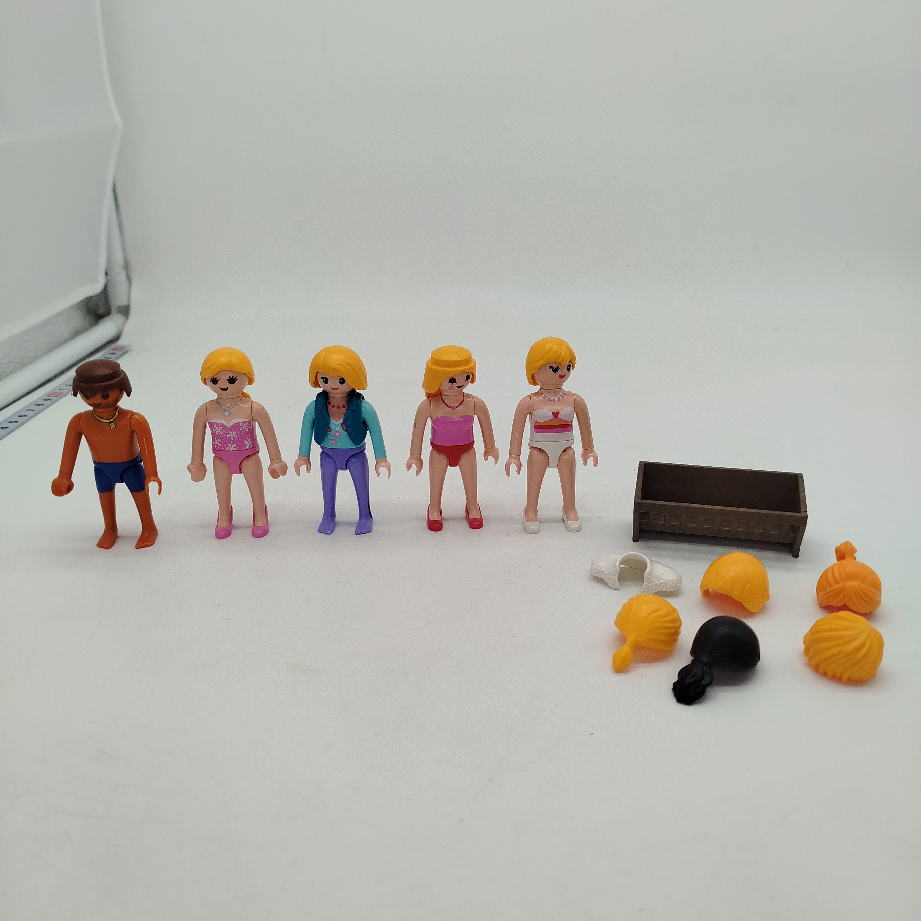 Playmobil Figuren-Set – Bade- & Freizeit, 5 Figuren mit Zubehör